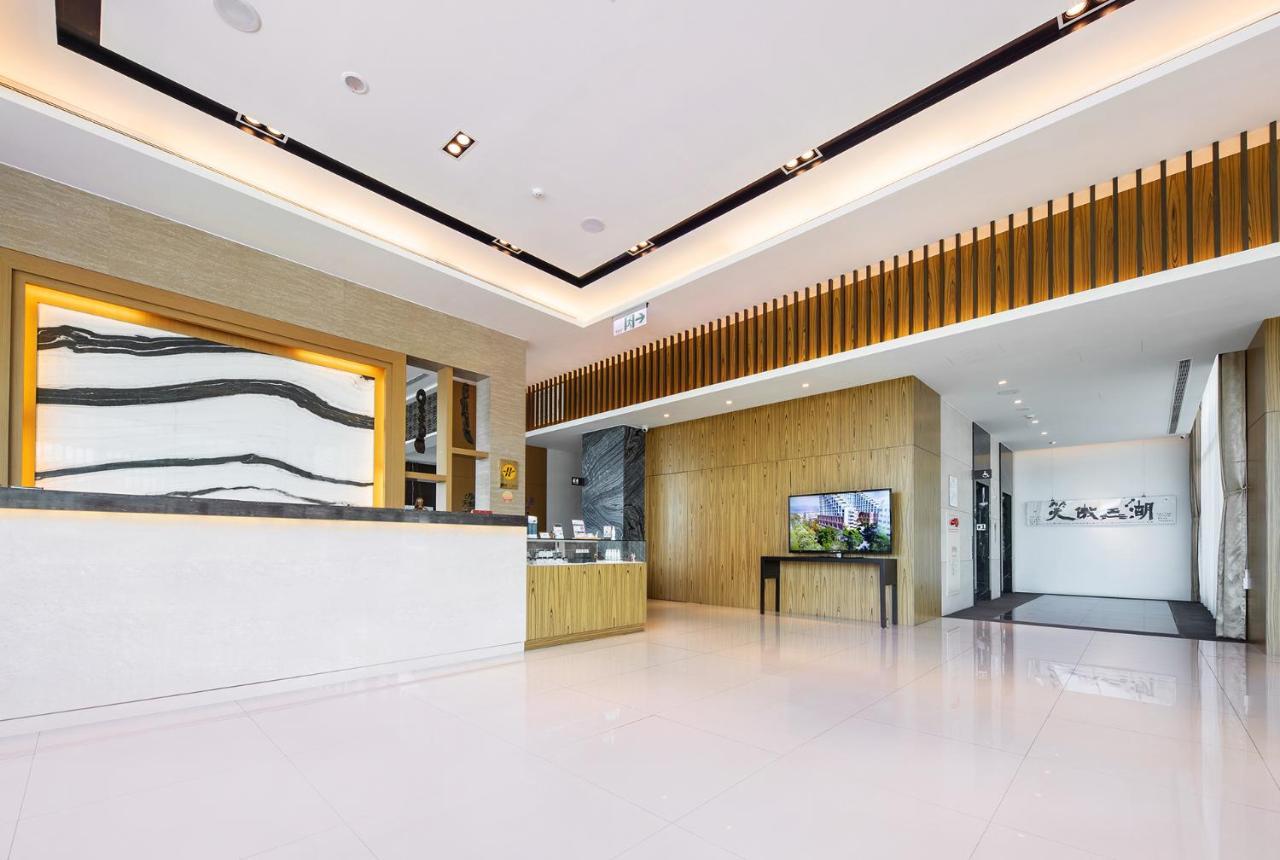 Naruwan Galaxy Place Taitung Luaran gambar